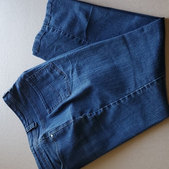 Charter Club curvy boot cut tummy slimming jeans size 18Wvslight distressing - Picture 9 of 11